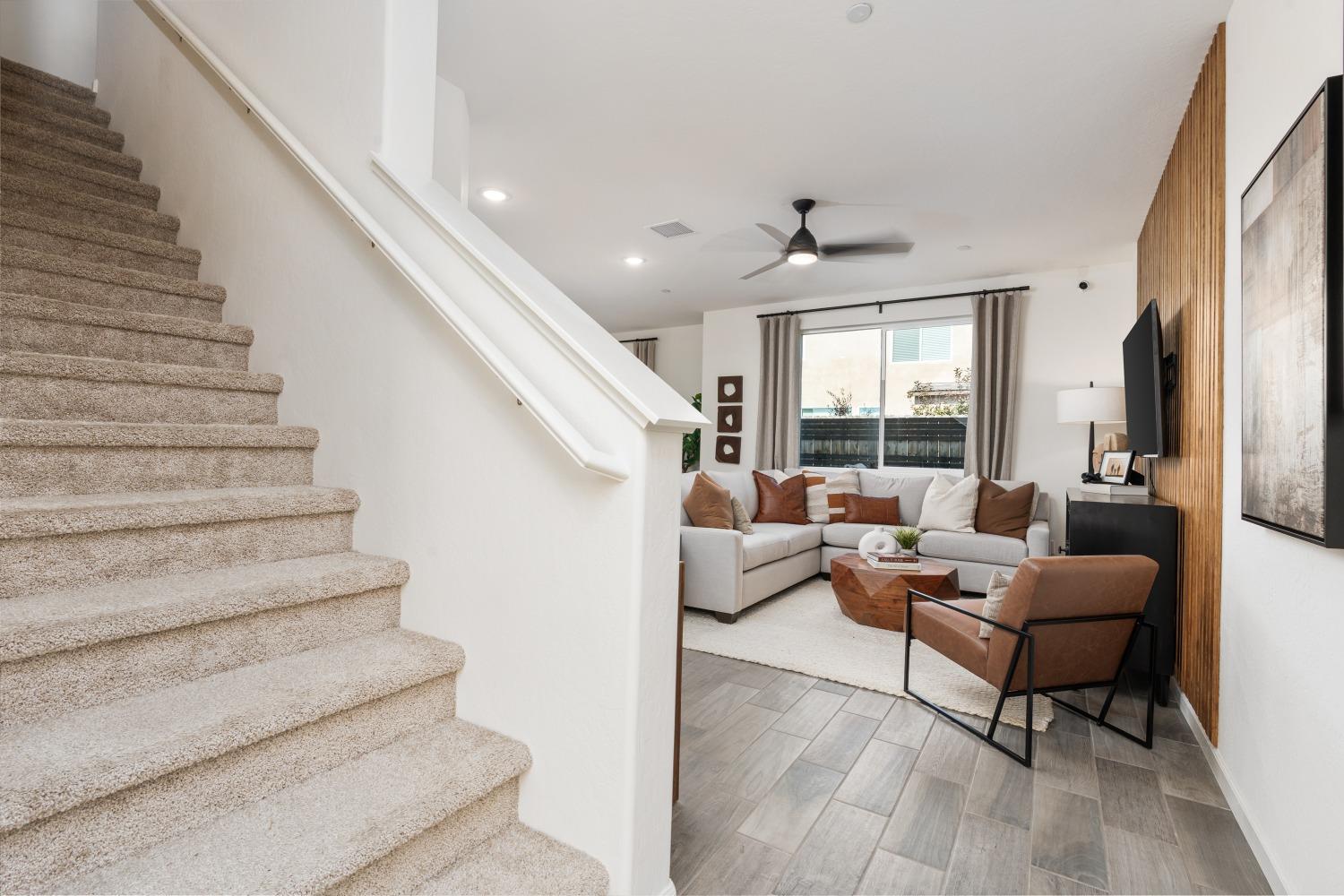 6584 E Blushing Dr, Fresno, CA 93727