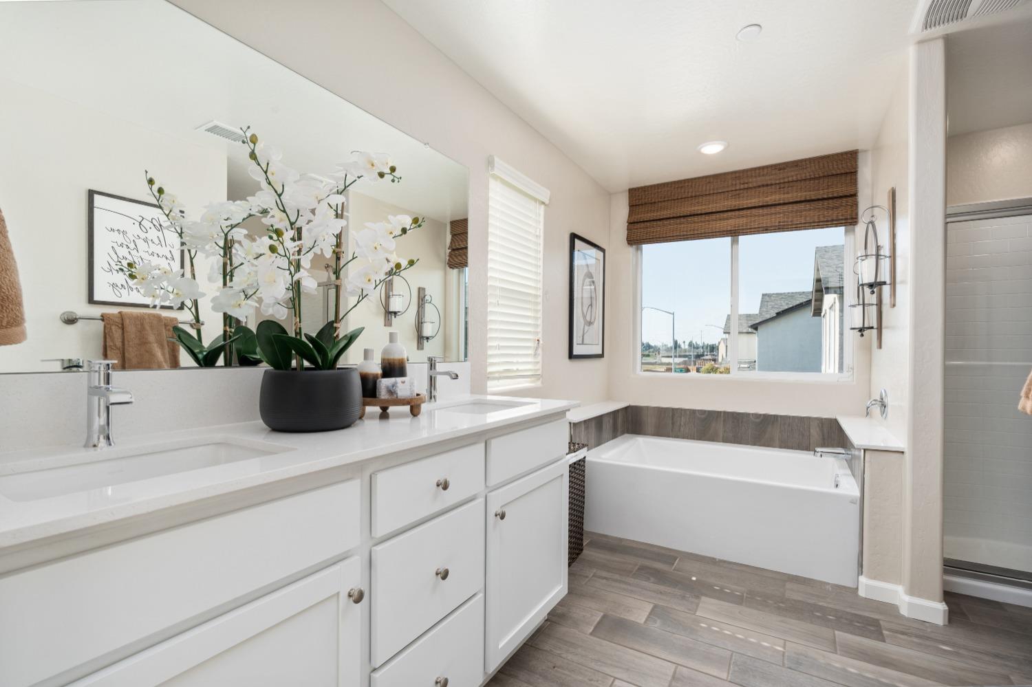 6584 E Blushing Dr, Fresno, CA 93727