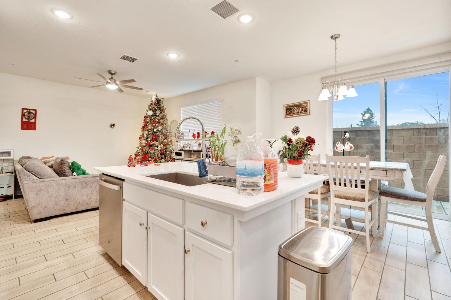 6377 E Meritage Dr, Fresno, CA 93727