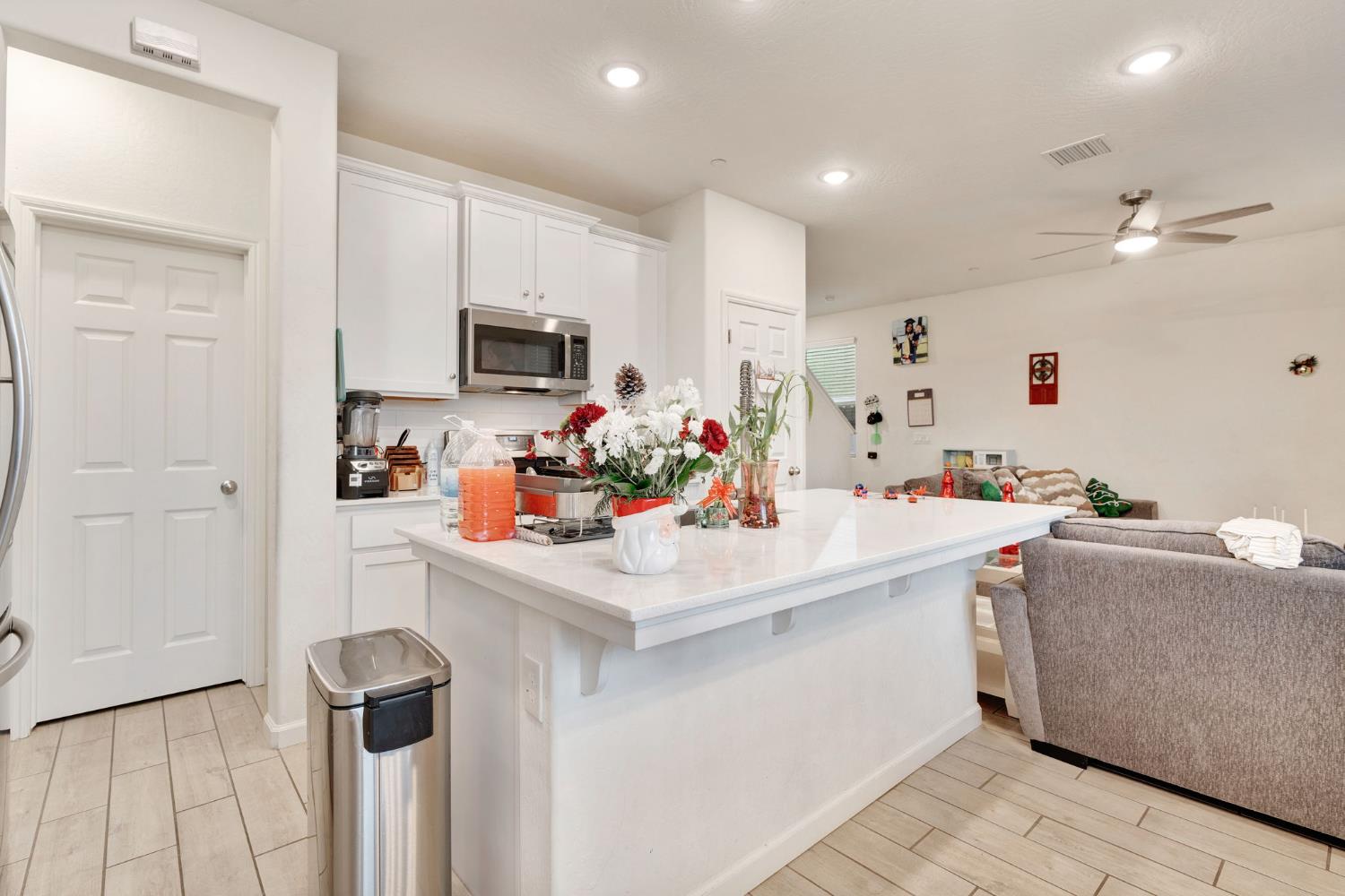 6377 E Meritage Dr, Fresno, CA 93727