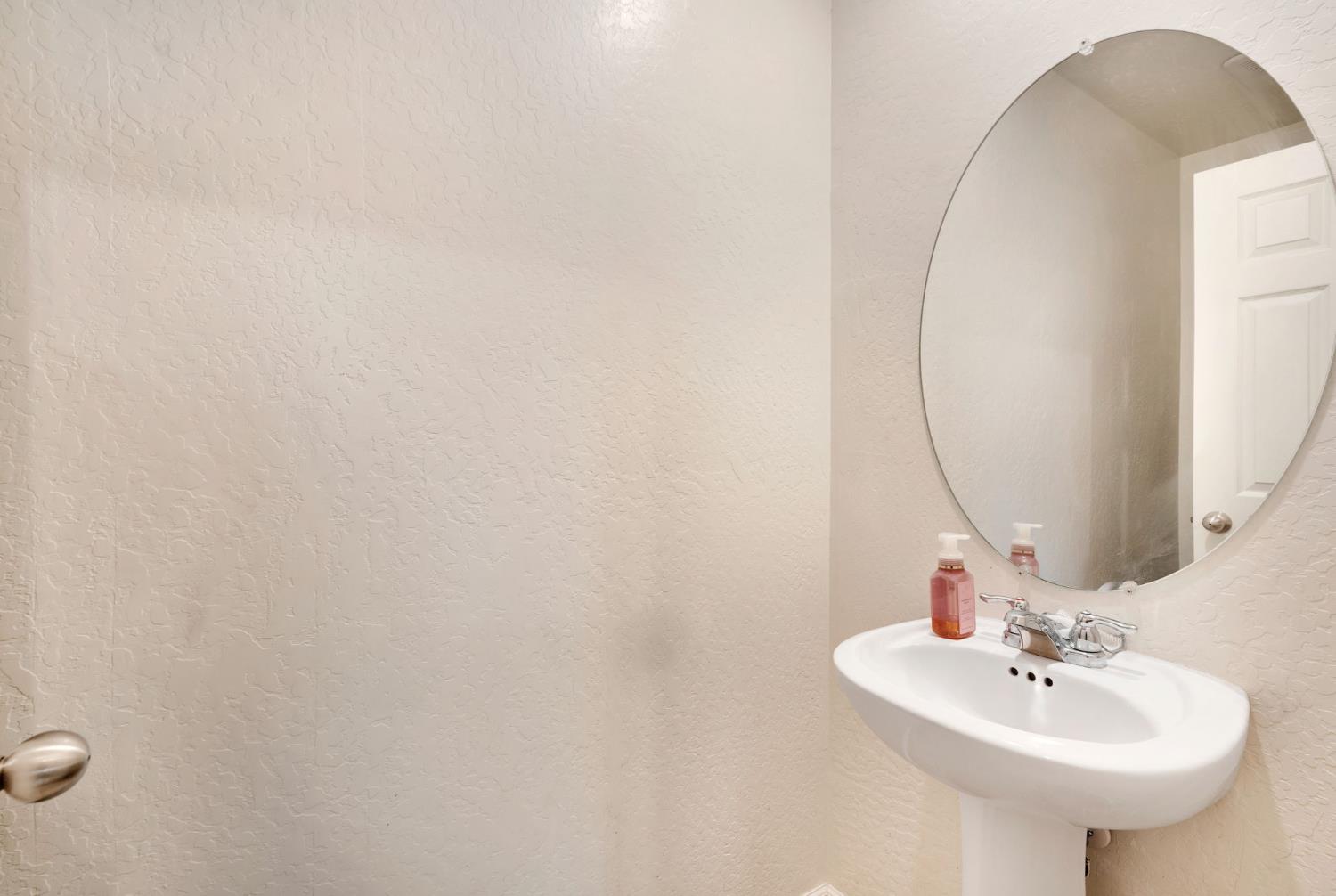 6377 E Meritage Dr, Fresno, CA 93727