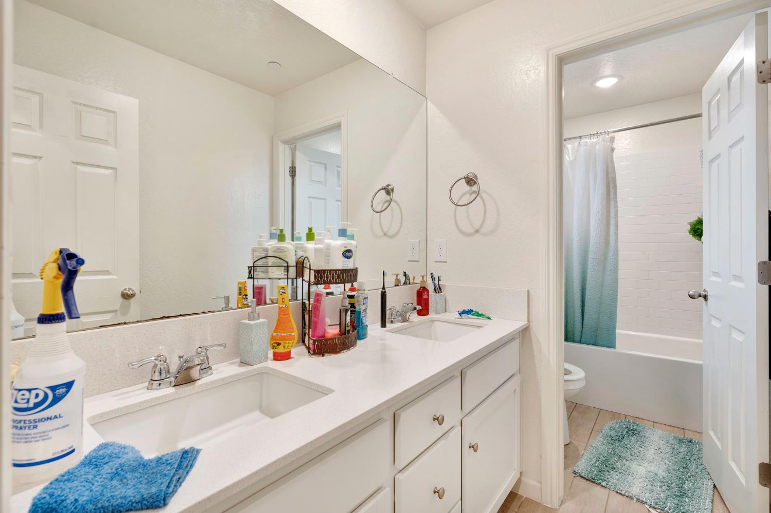 6377 E Meritage Dr, Fresno, CA 93727