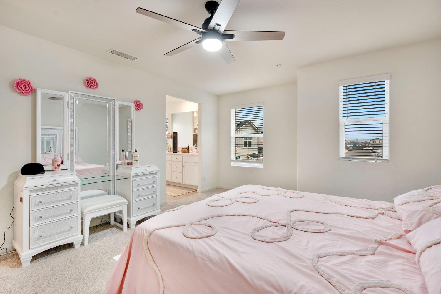 6377 E Meritage Dr, Fresno, CA 93727