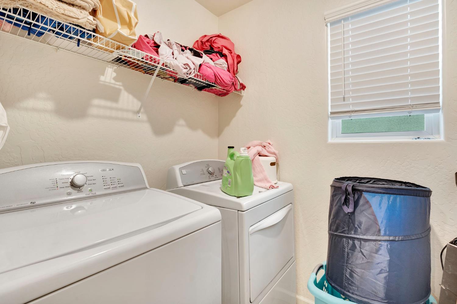 6377 E Meritage Dr, Fresno, CA 93727