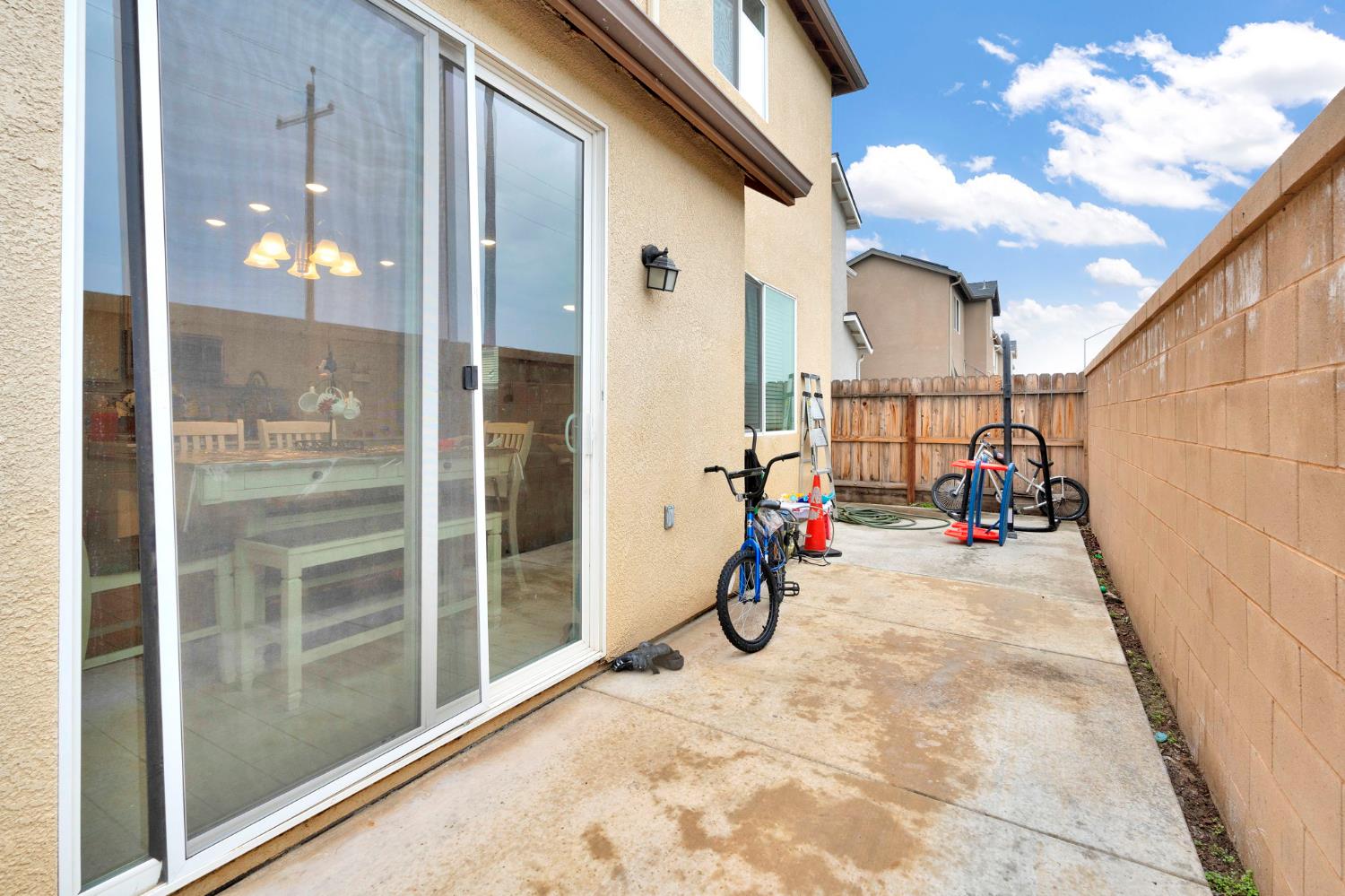 6377 E Meritage Dr, Fresno, CA 93727