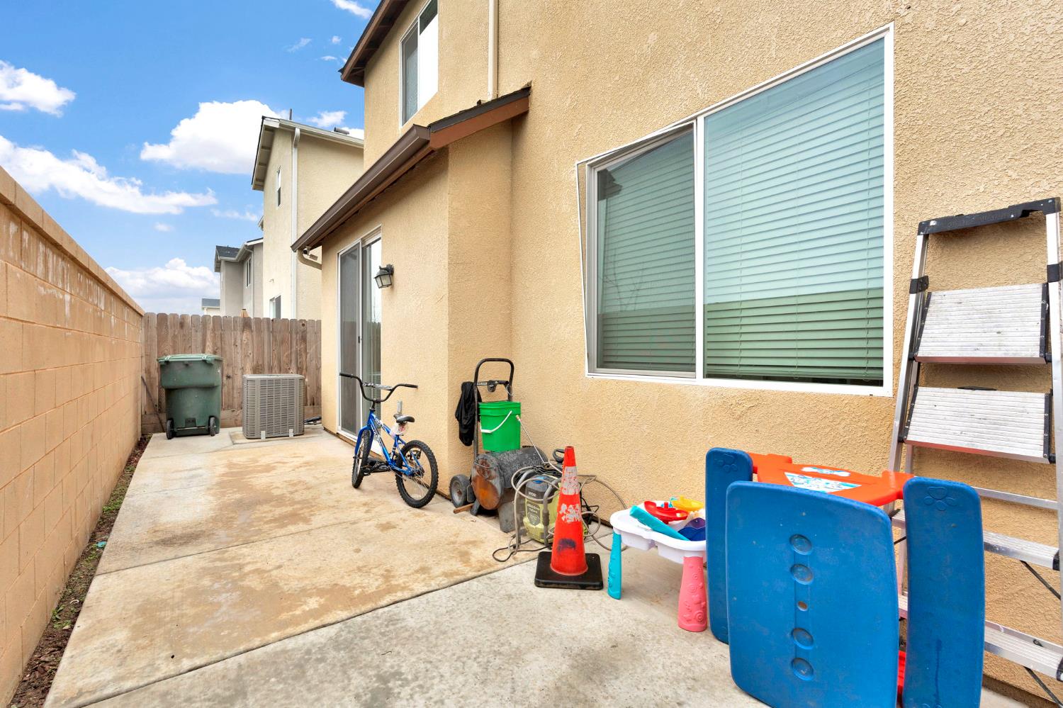 6377 E Meritage Dr, Fresno, CA 93727