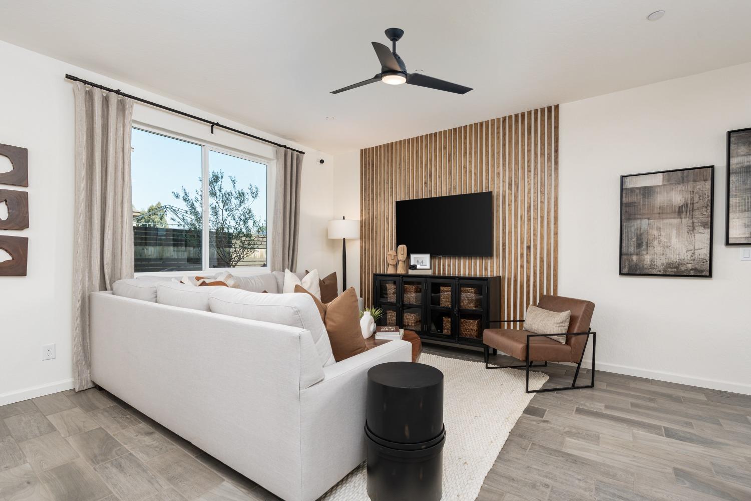 6536 E Blushing Dr, Fresno, CA 93727