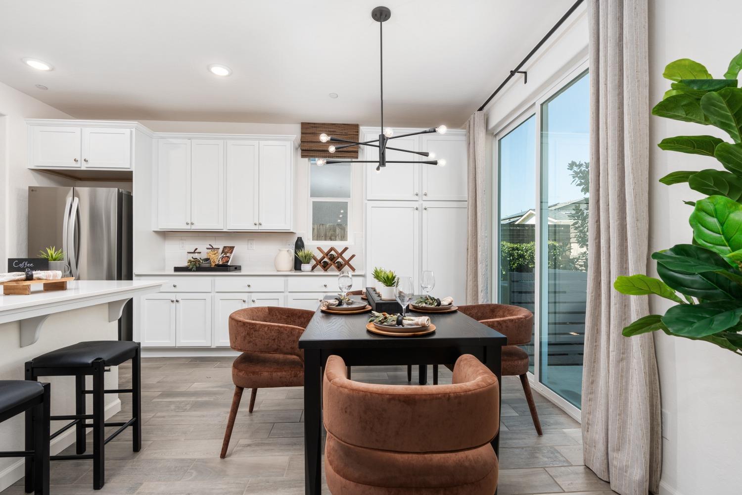 6536 E Blushing Dr, Fresno, CA 93727