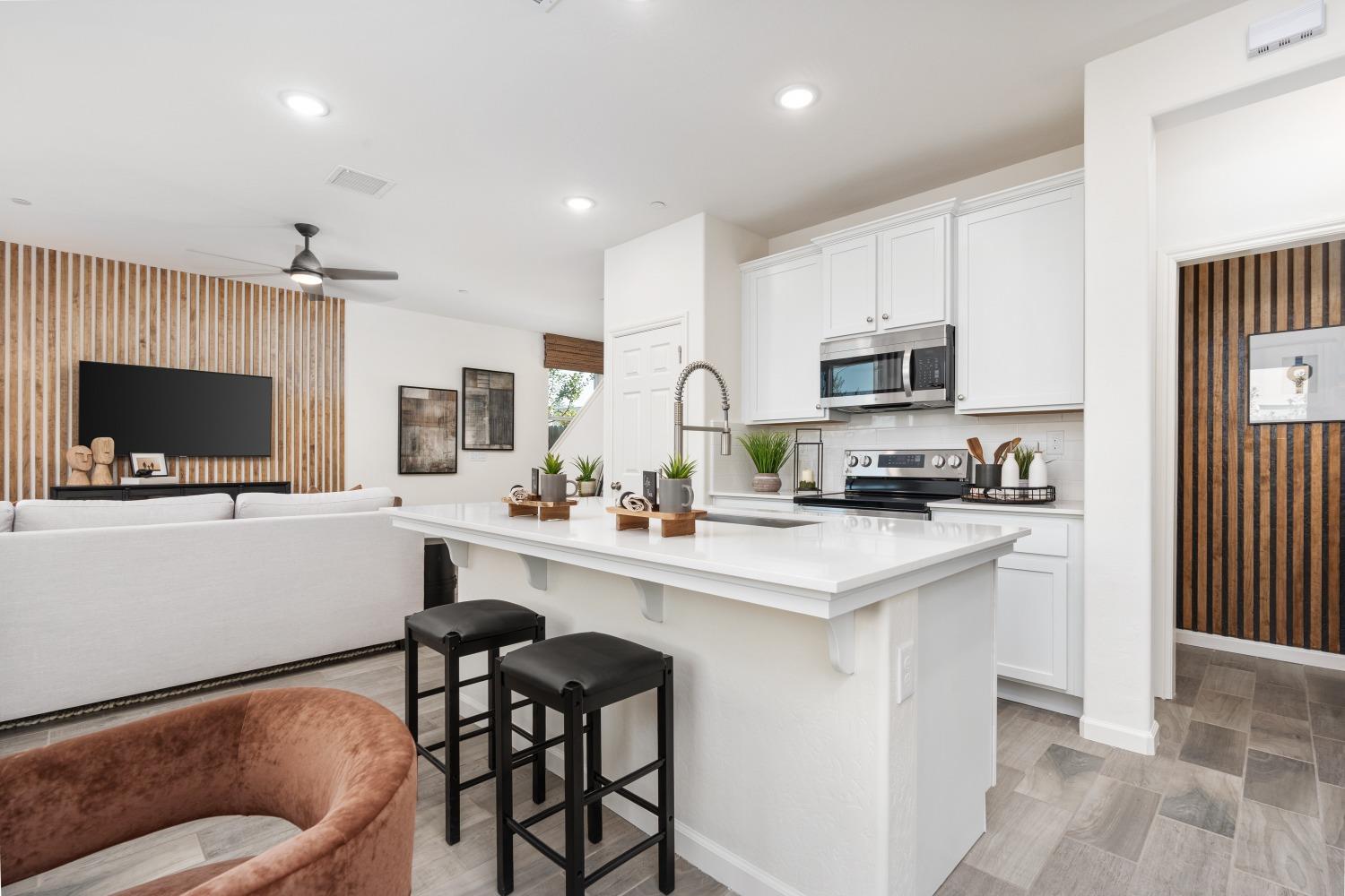 6536 E Blushing Dr, Fresno, CA 93727