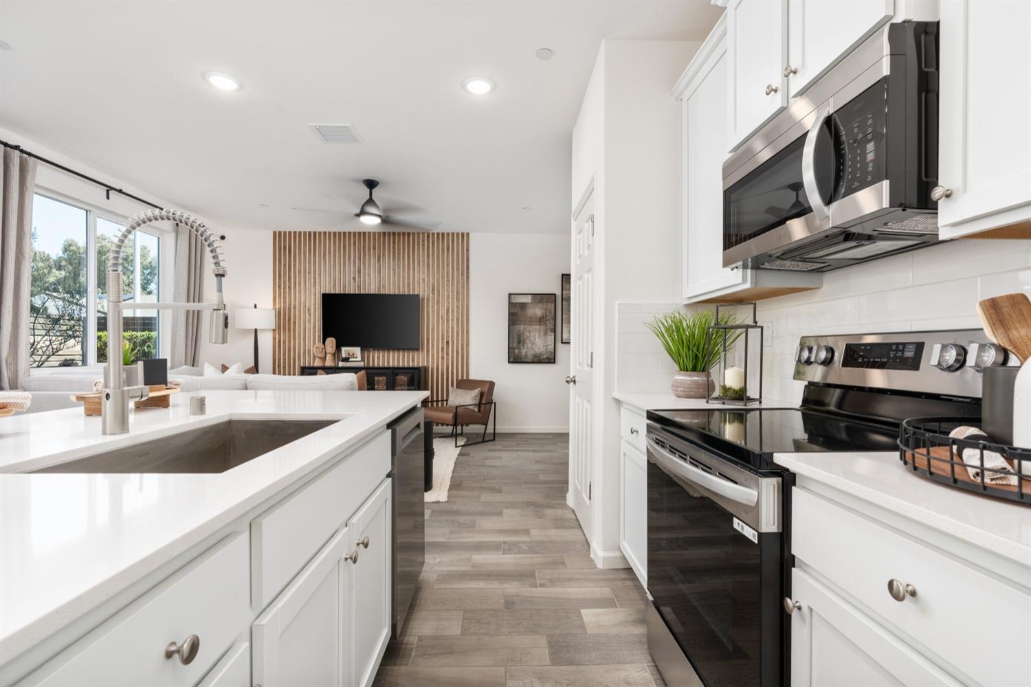 6536 E Blushing Dr, Fresno, CA 93727