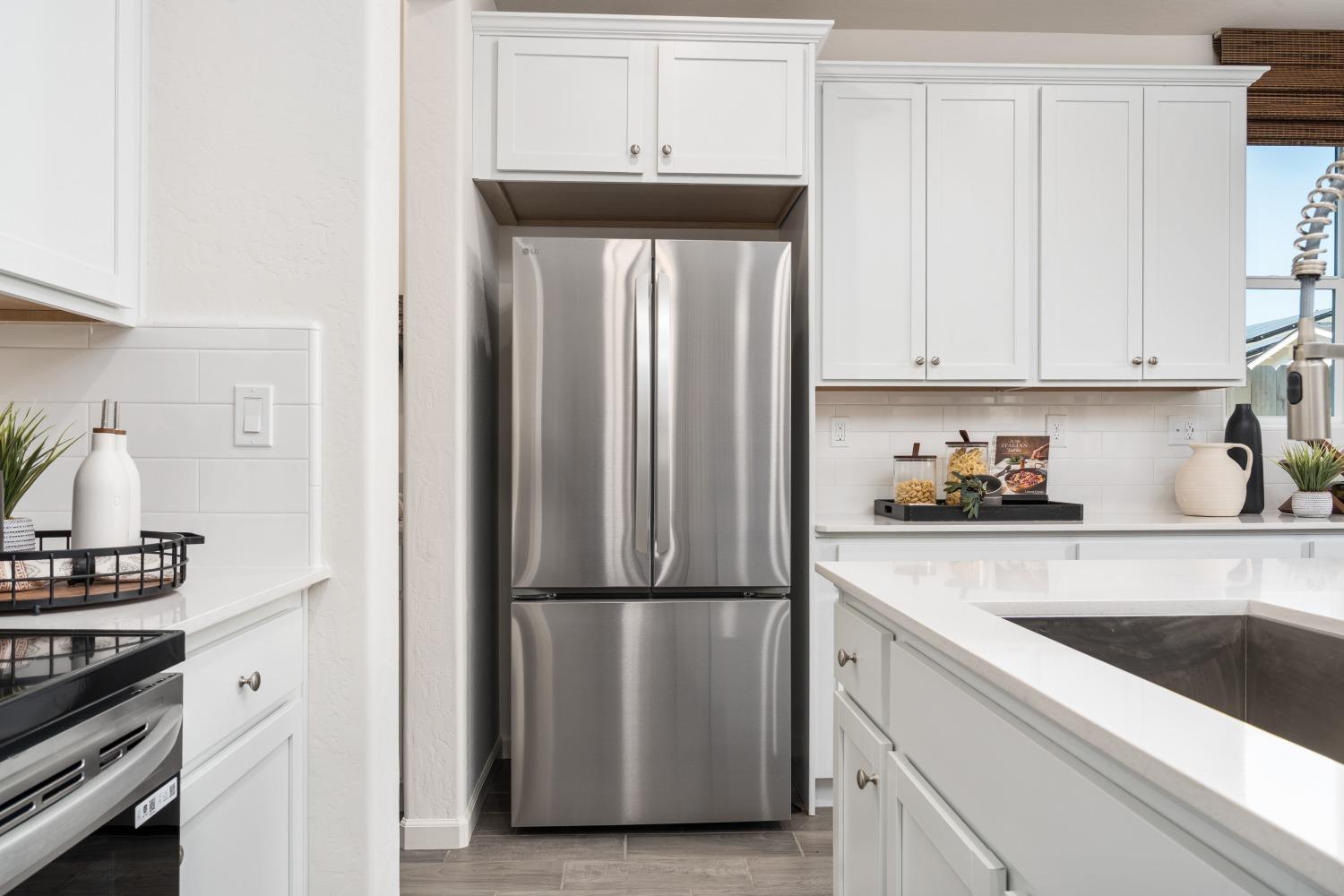 6536 E Blushing Dr, Fresno, CA 93727