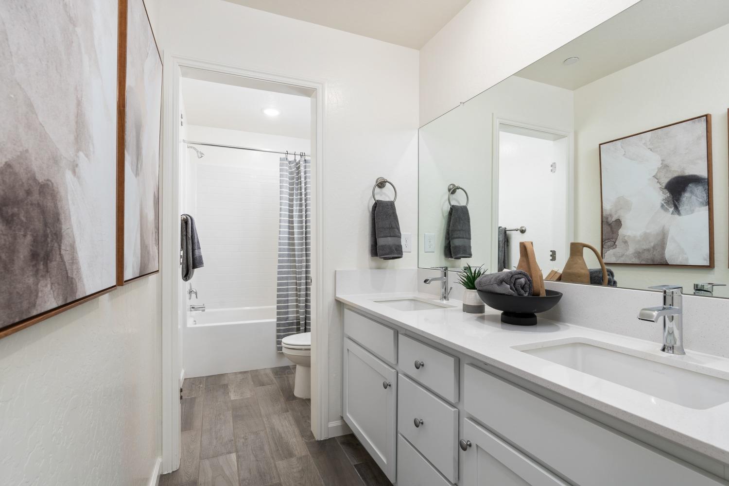 6536 E Blushing Dr, Fresno, CA 93727