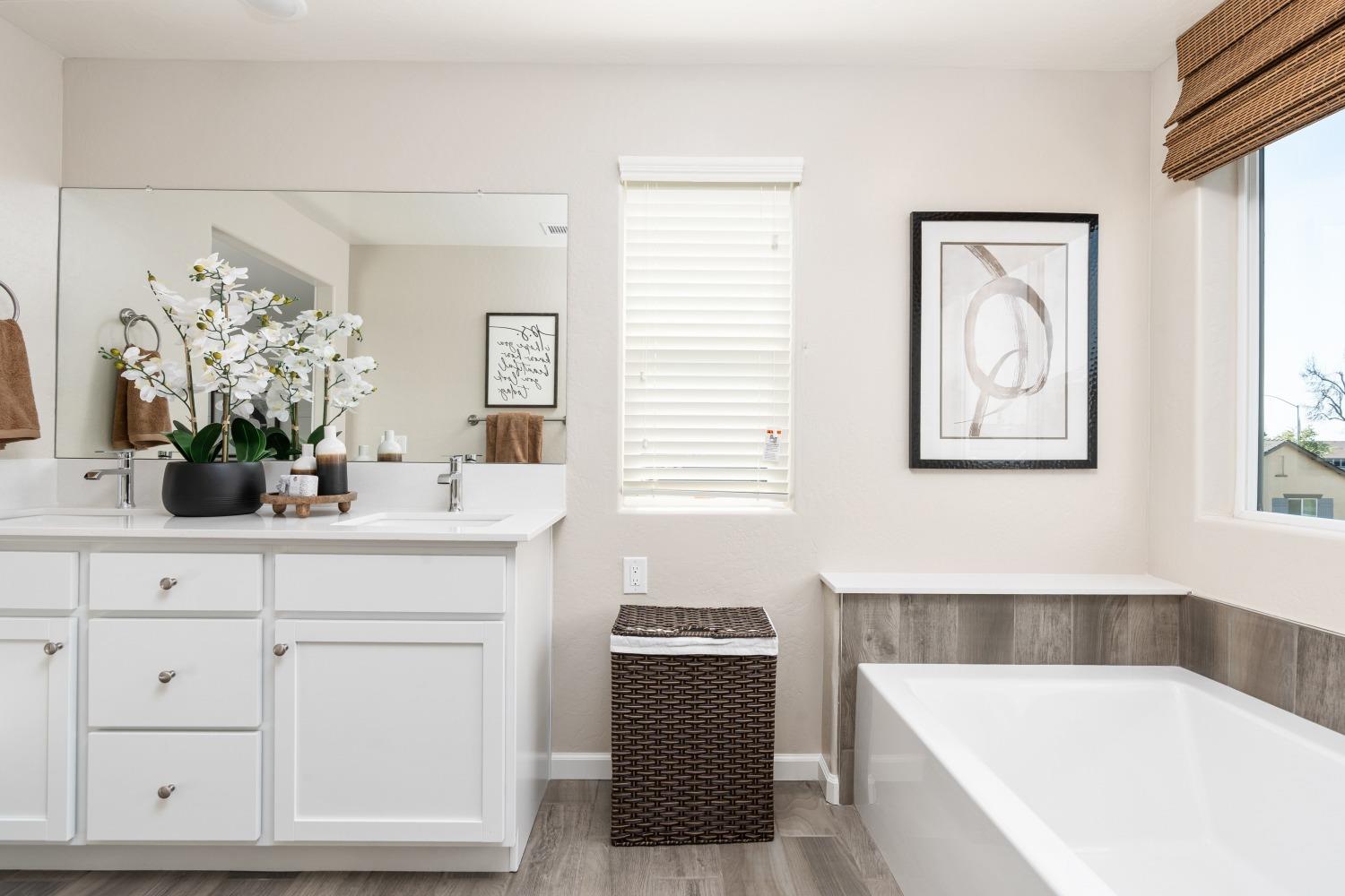 6536 E Blushing Dr, Fresno, CA 93727