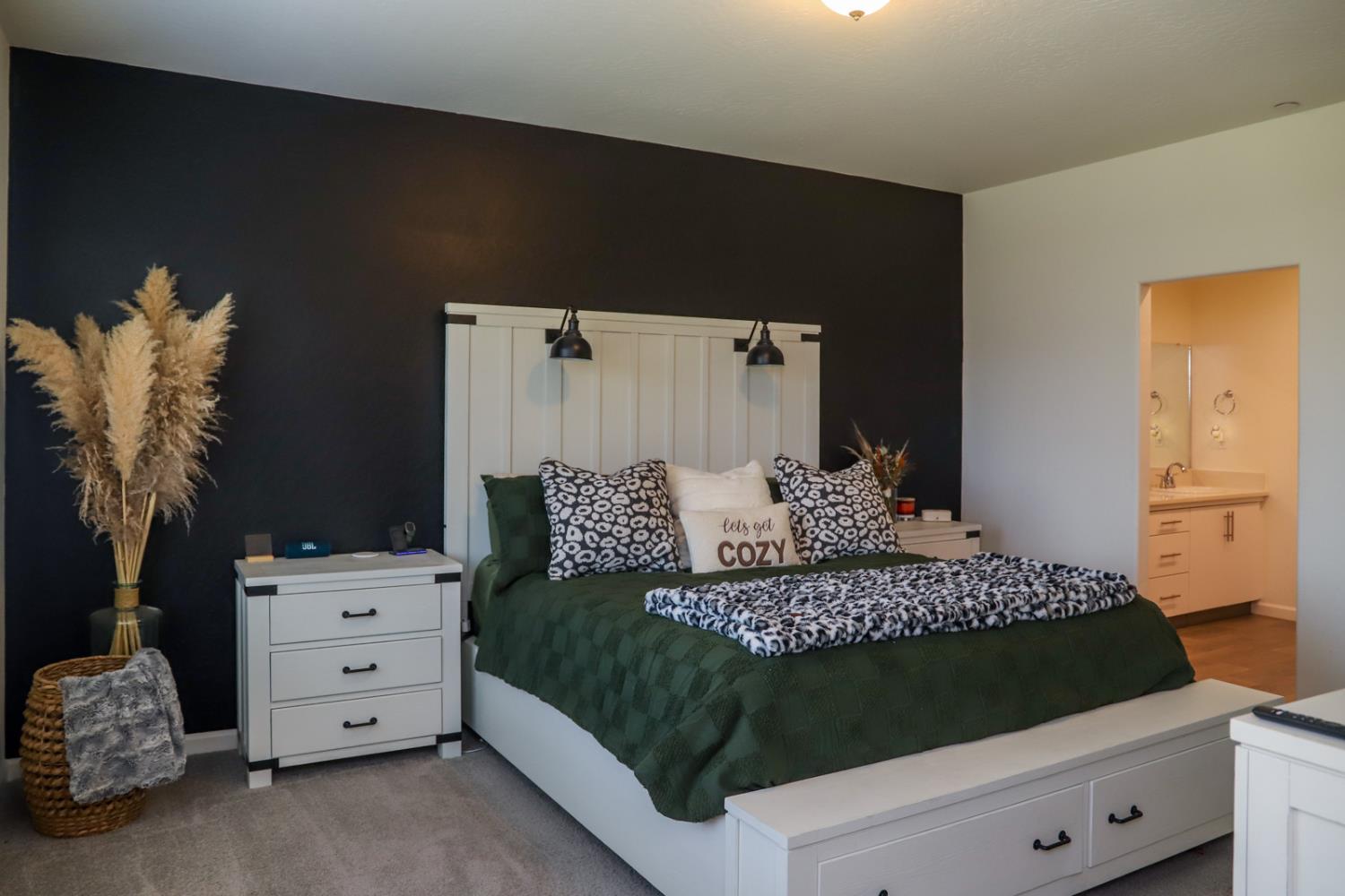 2040 Descanso Ave, Clovis, CA 93619