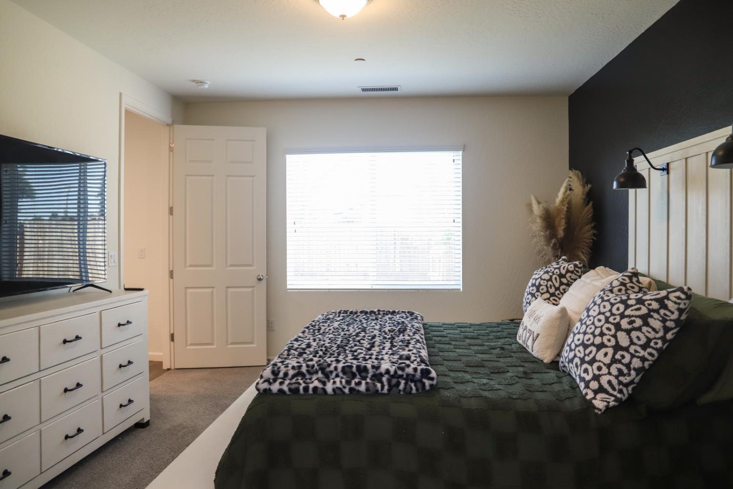 2040 Descanso Ave, Clovis, CA 93619