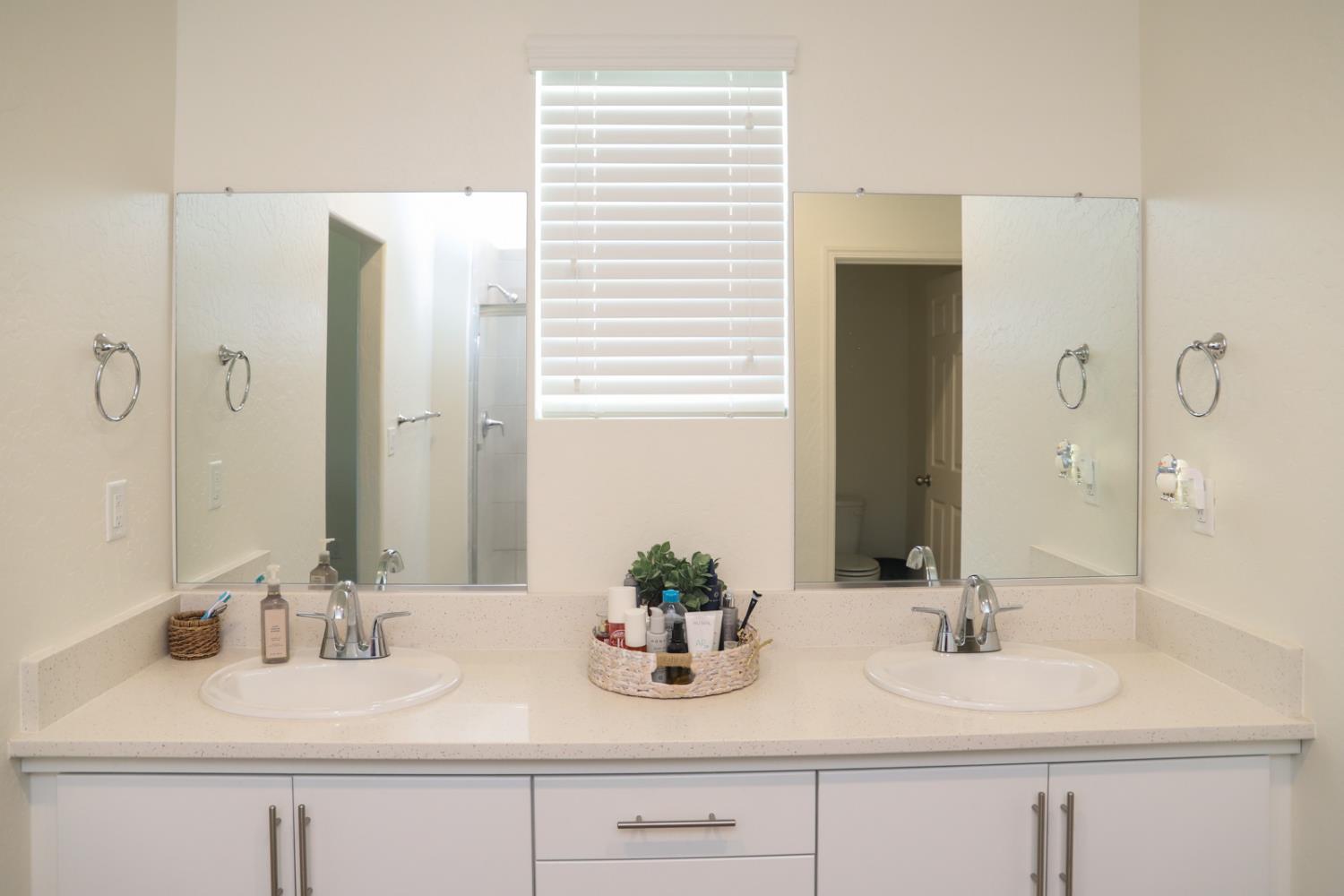 2040 Descanso Ave, Clovis, CA 93619