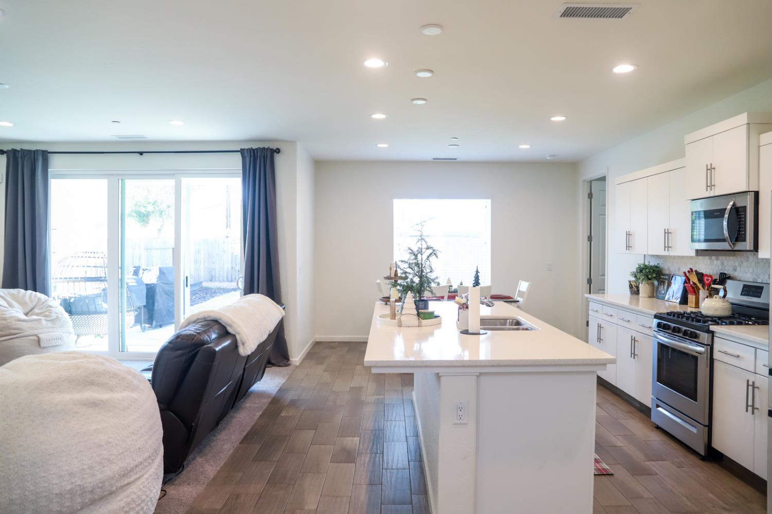 2040 Descanso Ave, Clovis, CA 93619