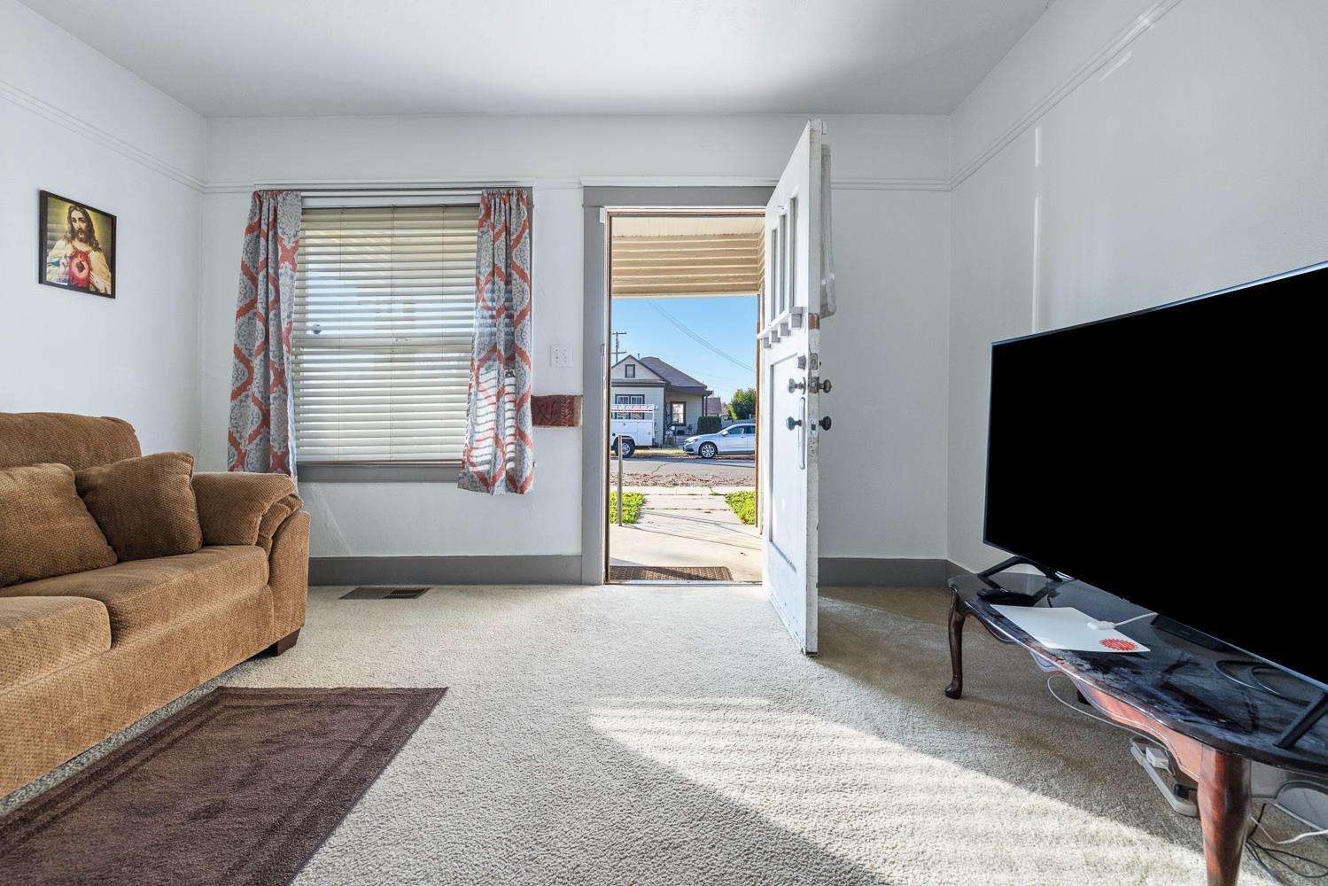 2766 Lee St, Selma, CA 93662