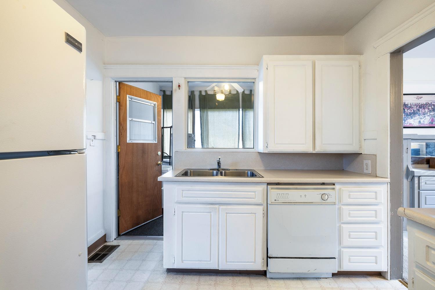 2766 Lee St, Selma, CA 93662