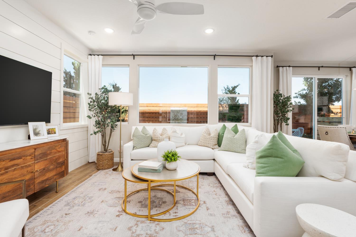 2065 N Wagon Ln, Clovis, CA 93619