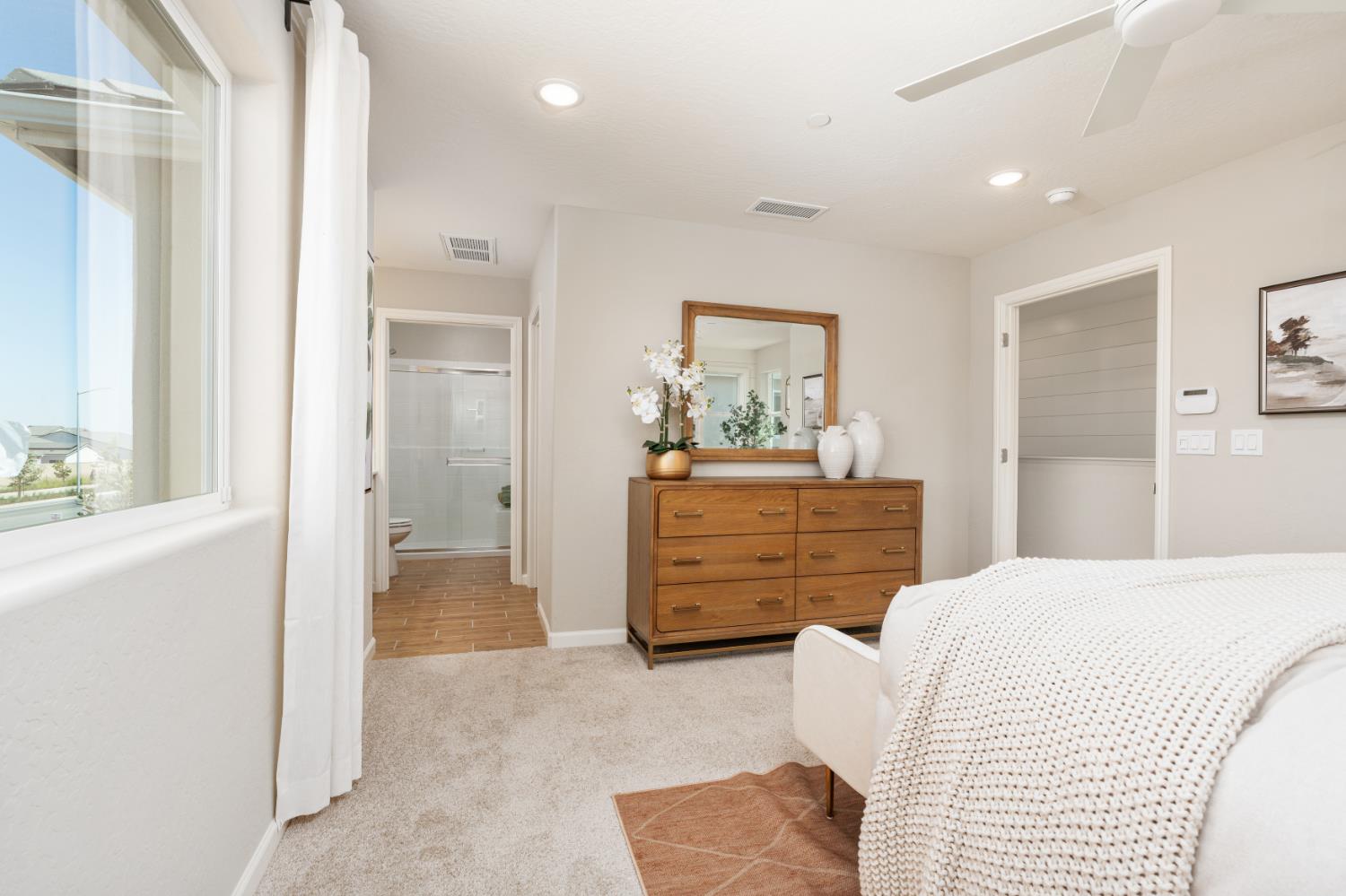 2065 N Wagon Ln, Clovis, CA 93619