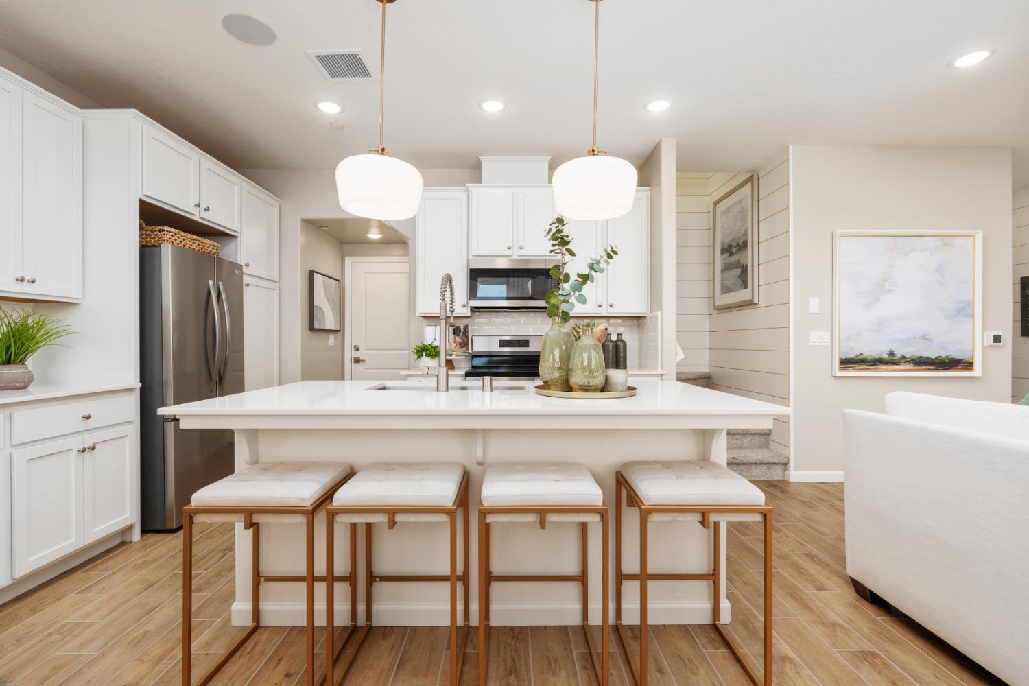 2041 N Wagon Ln, Clovis, CA 93619