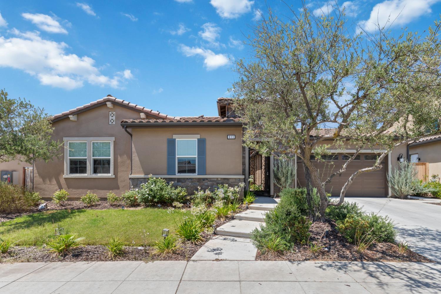 911 Highland Rd W, Madera, CA 93636