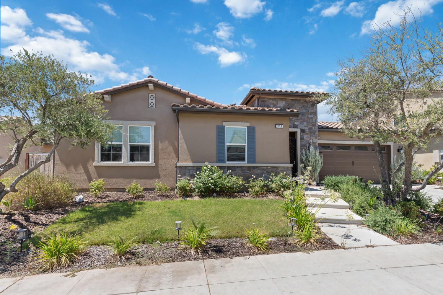 911 Highland Rd W, Madera, CA 93636