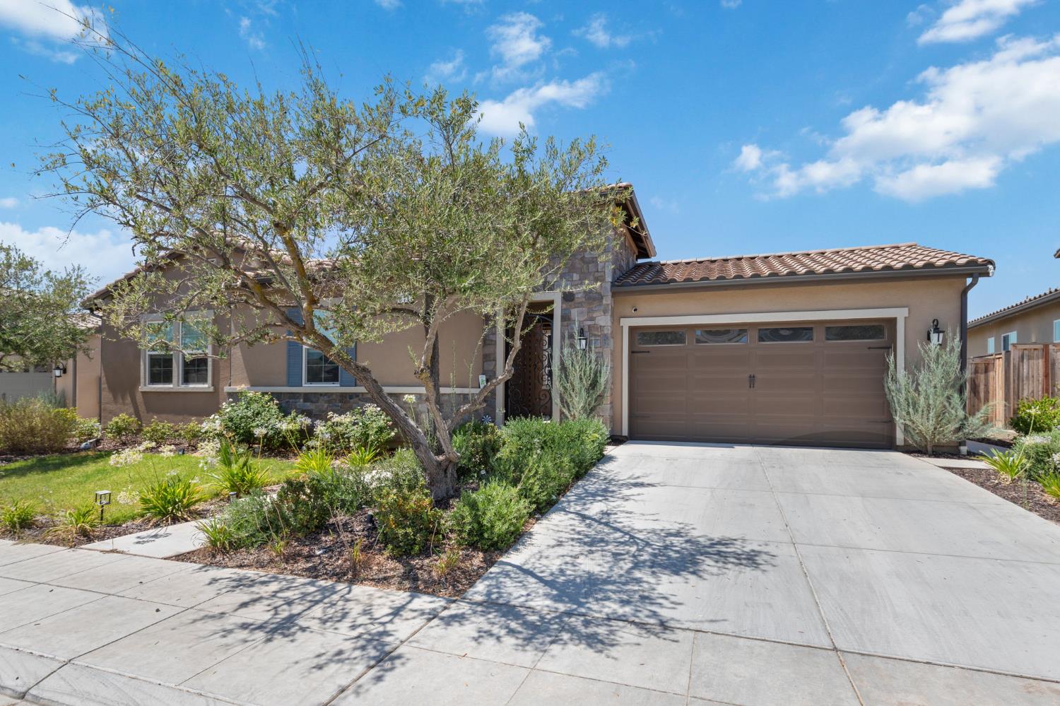 911 Highland Rd W, Madera, CA 93636