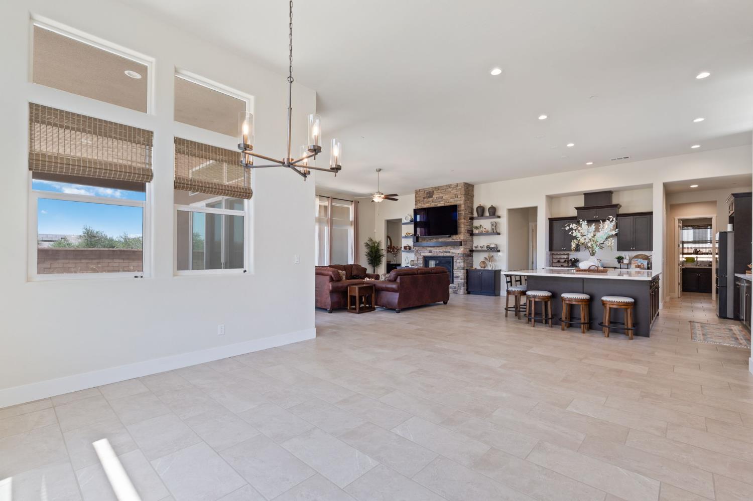 911 Highland Rd W, Madera, CA 93636