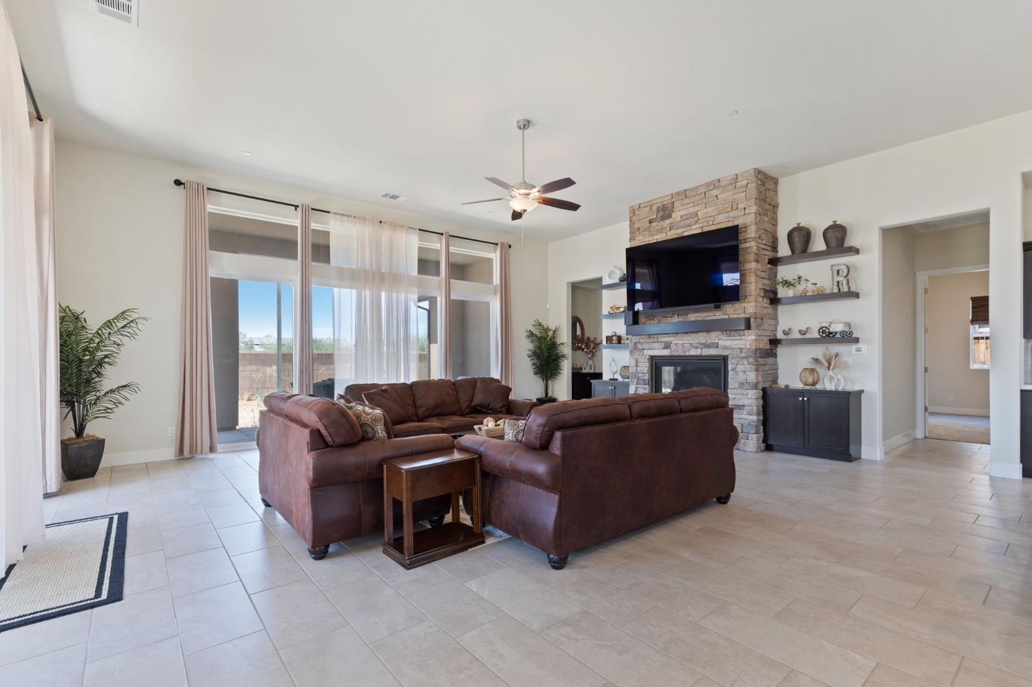 911 Highland Rd W, Madera, CA 93636