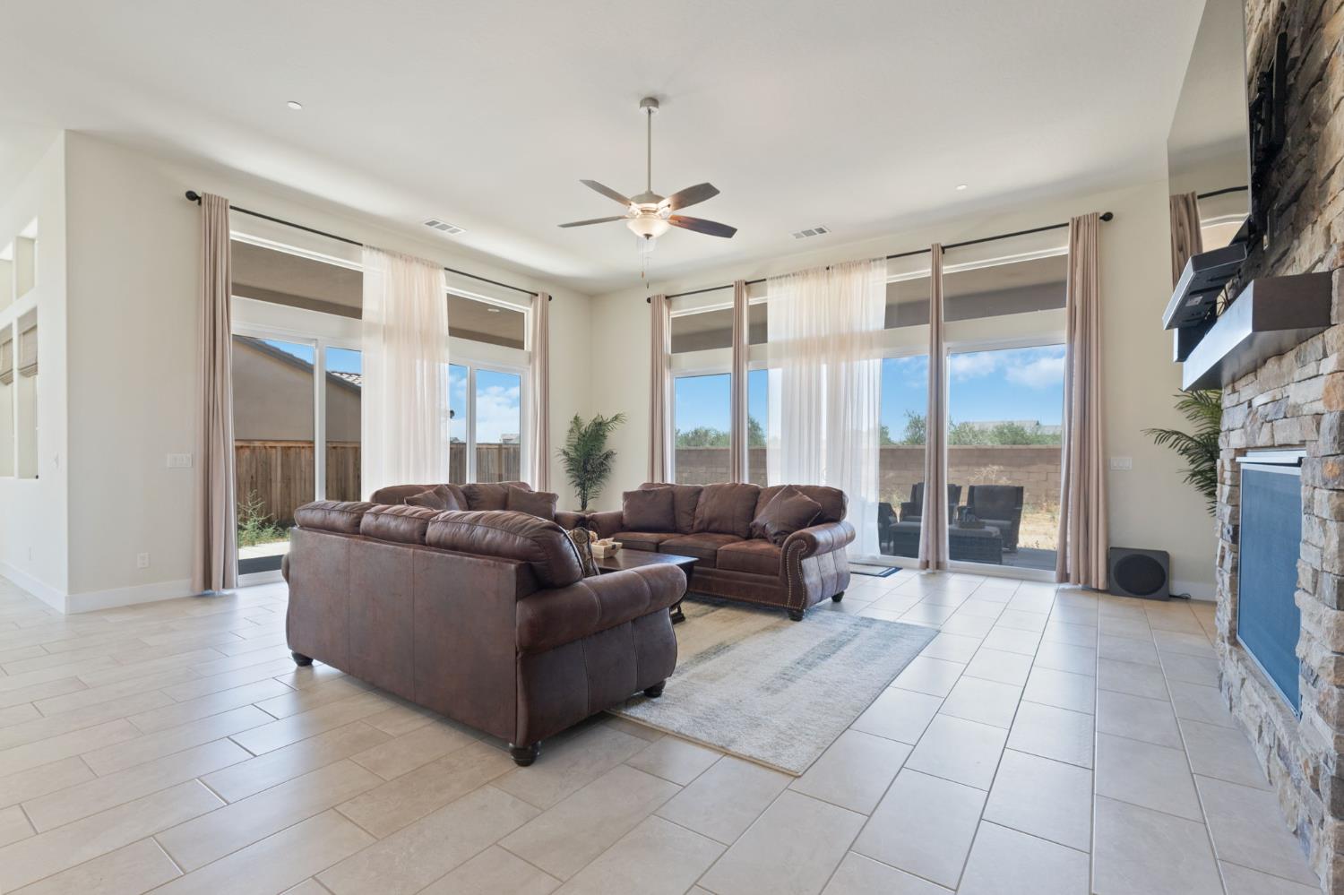 911 Highland Rd W, Madera, CA 93636