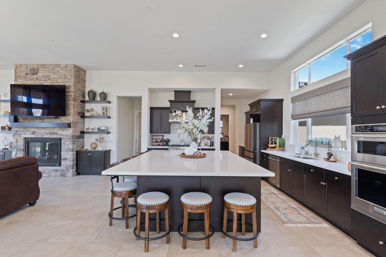 911 Highland Rd W, Madera, CA 93636