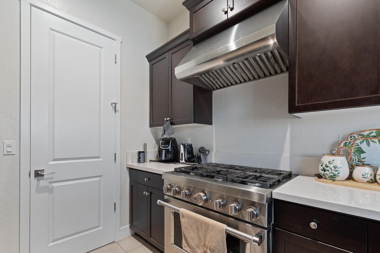 911 Highland Rd W, Madera, CA 93636