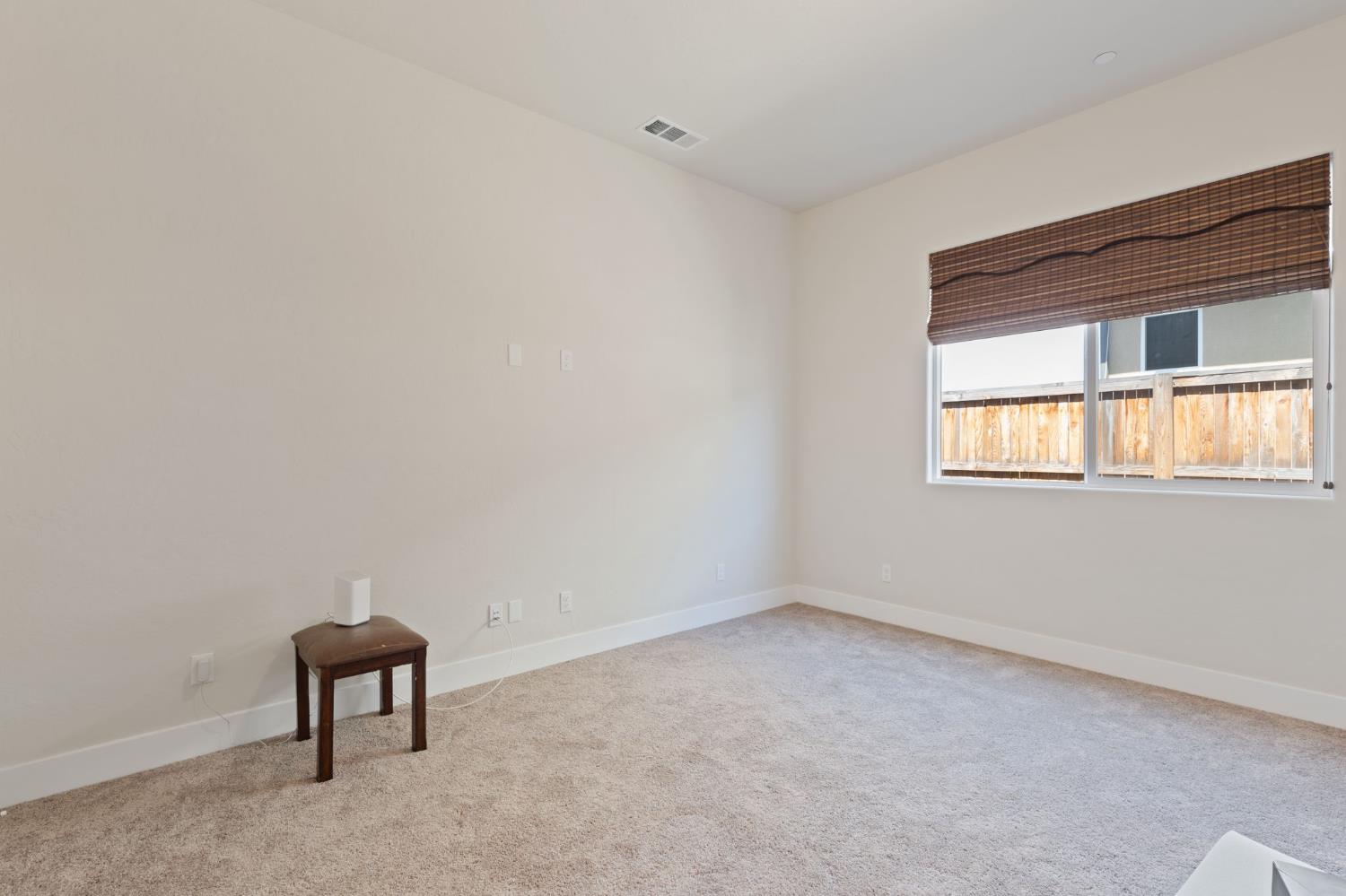 911 Highland Rd W, Madera, CA 93636