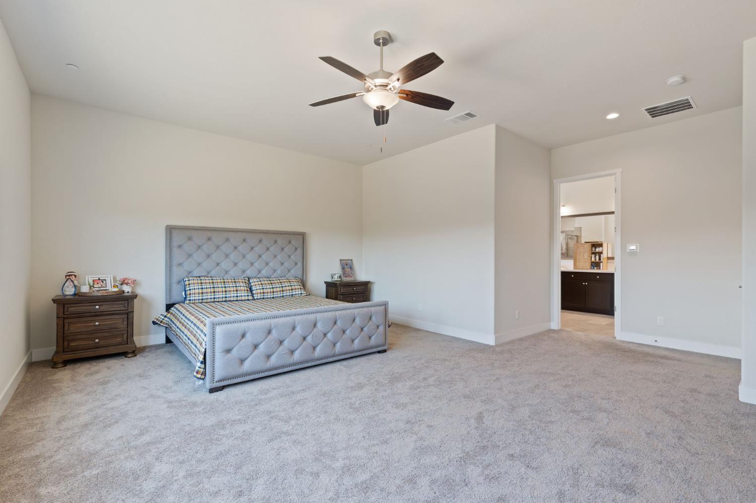 911 Highland Rd W, Madera, CA 93636