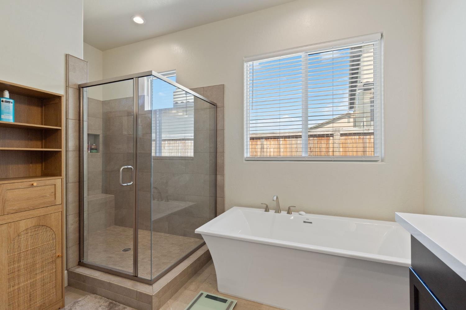 911 Highland Rd W, Madera, CA 93636