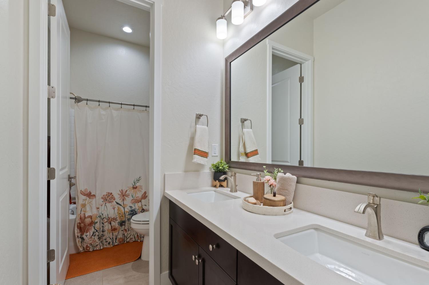 911 Highland Rd W, Madera, CA 93636