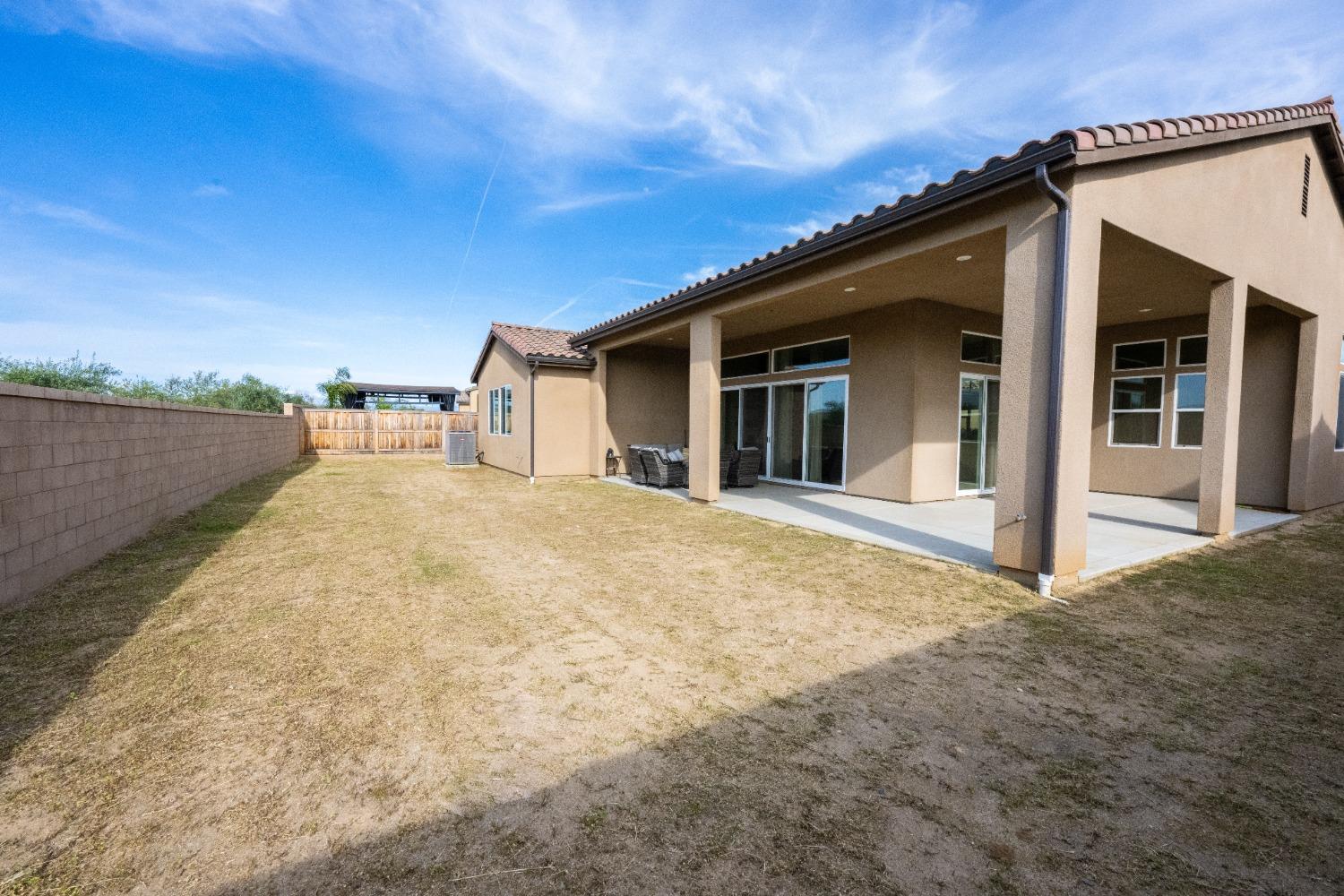 911 Highland Rd W, Madera, CA 93636