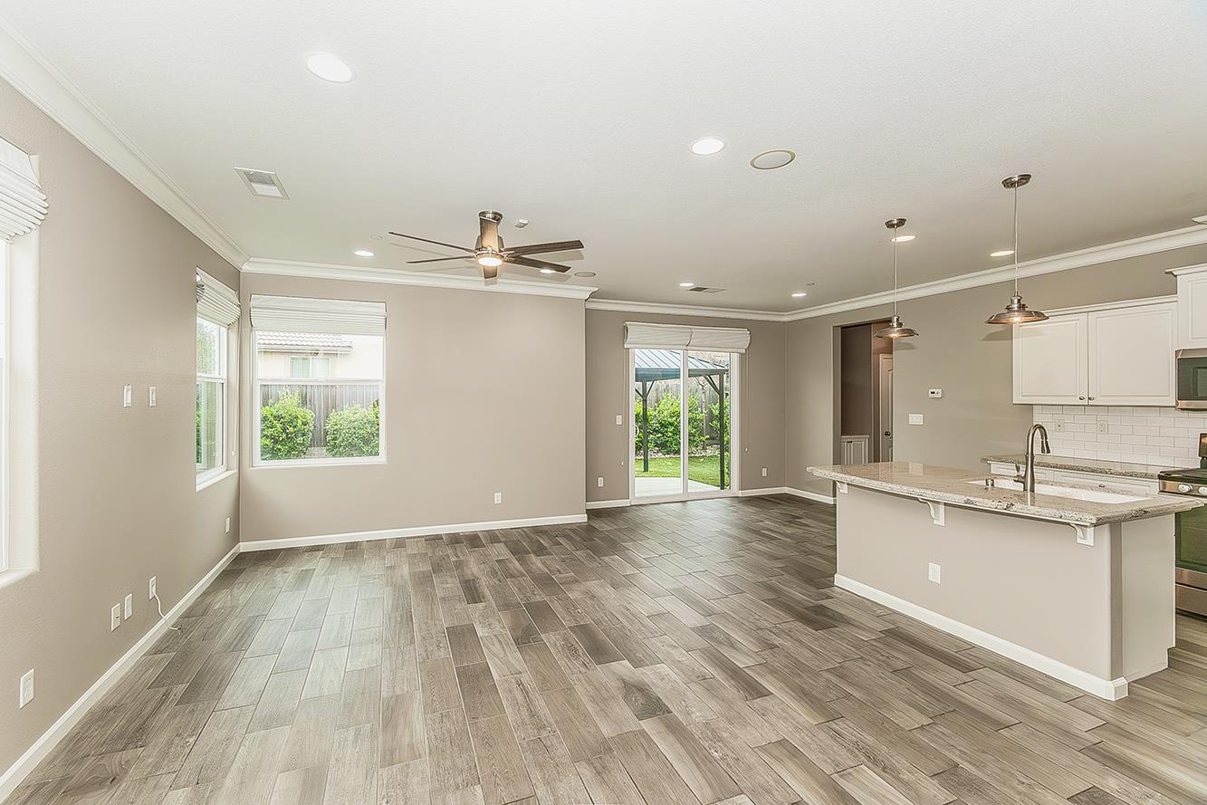 2047 E Makenna Dr, Fresno, CA 93730