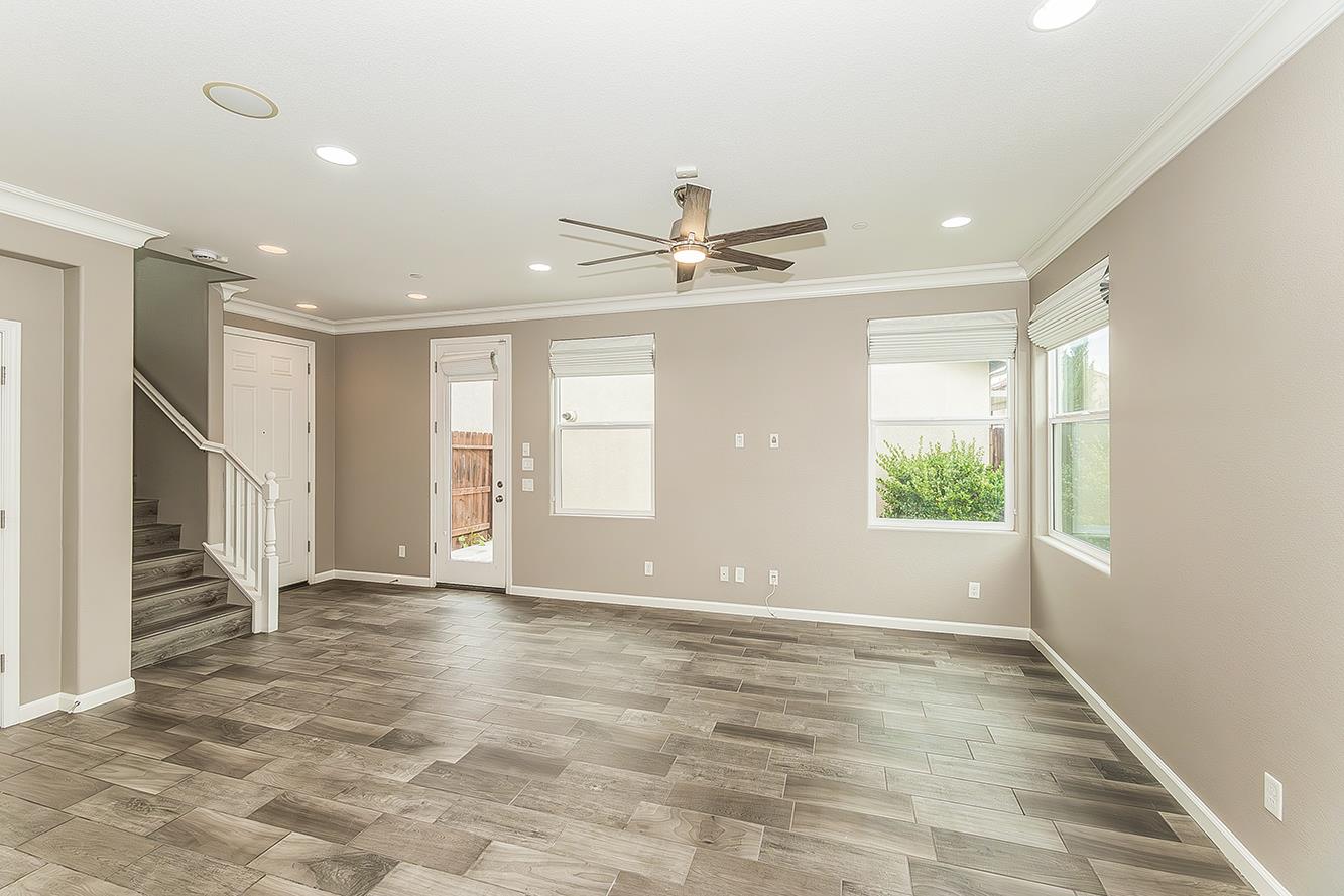 2047 E Makenna Dr, Fresno, CA 93730