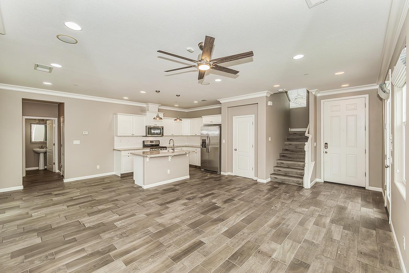 2047 E Makenna Dr, Fresno, CA 93730