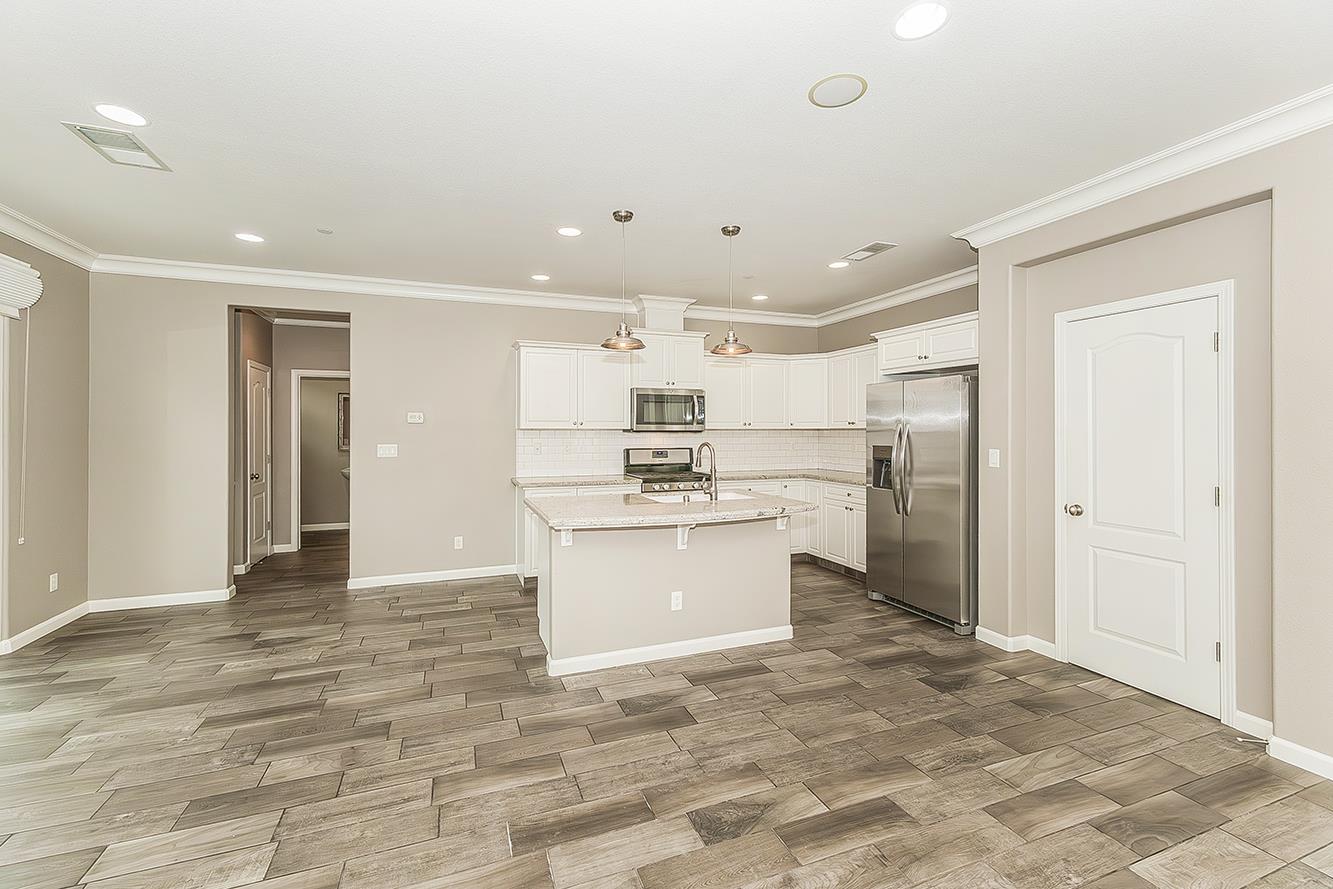 2047 E Makenna Dr, Fresno, CA 93730