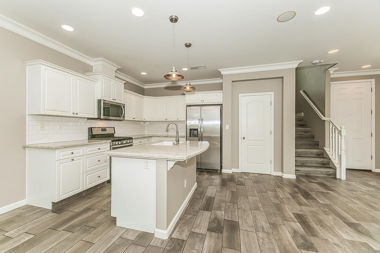 2047 E Makenna Dr, Fresno, CA 93730