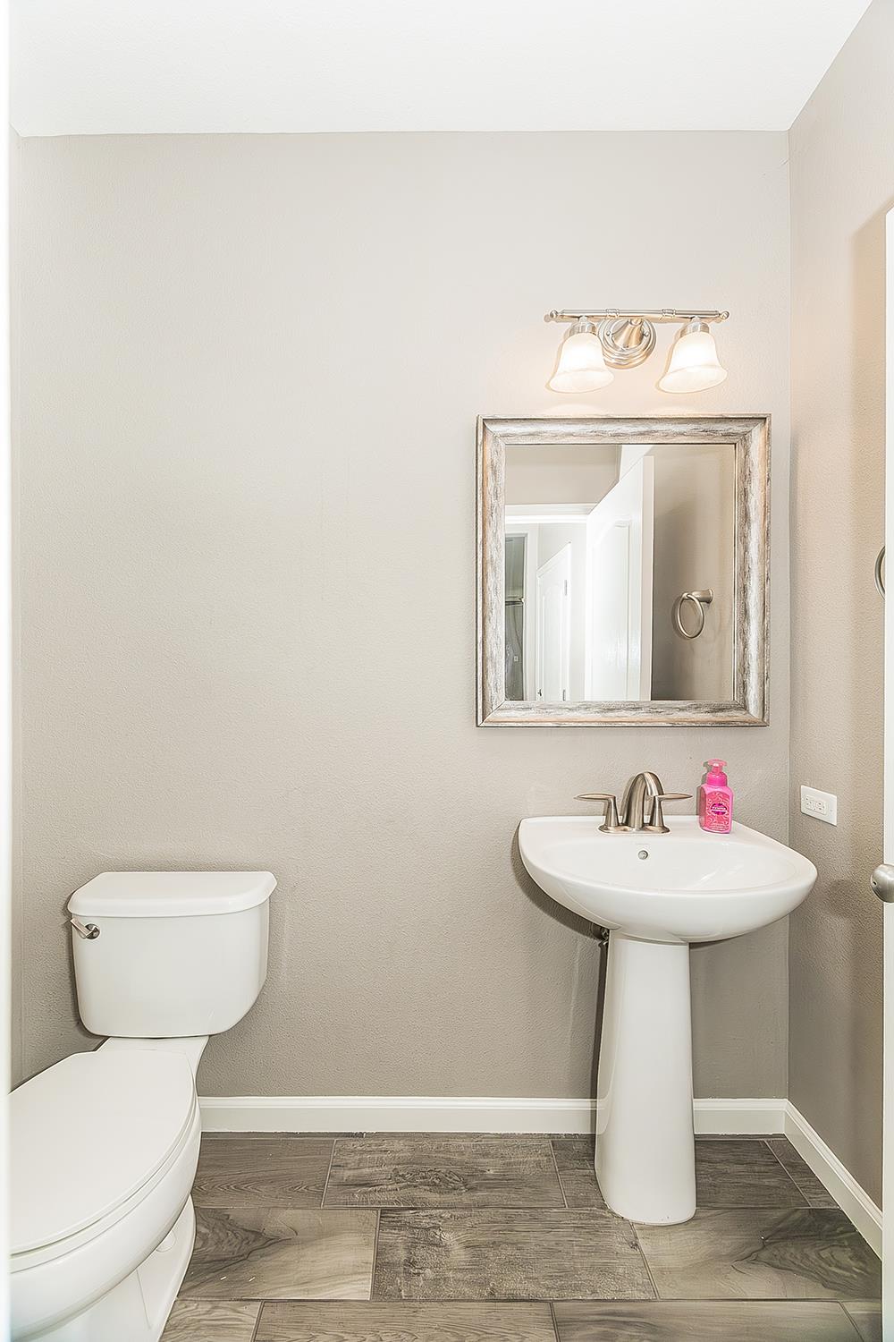 2047 E Makenna Dr, Fresno, CA 93730