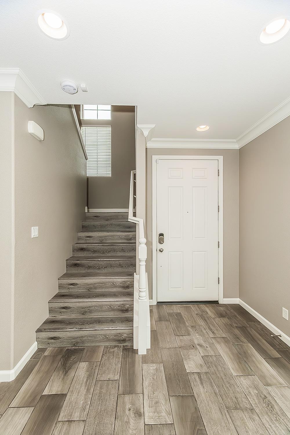 2047 E Makenna Dr, Fresno, CA 93730