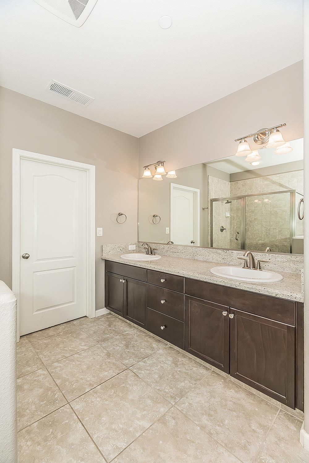 2047 E Makenna Dr, Fresno, CA 93730