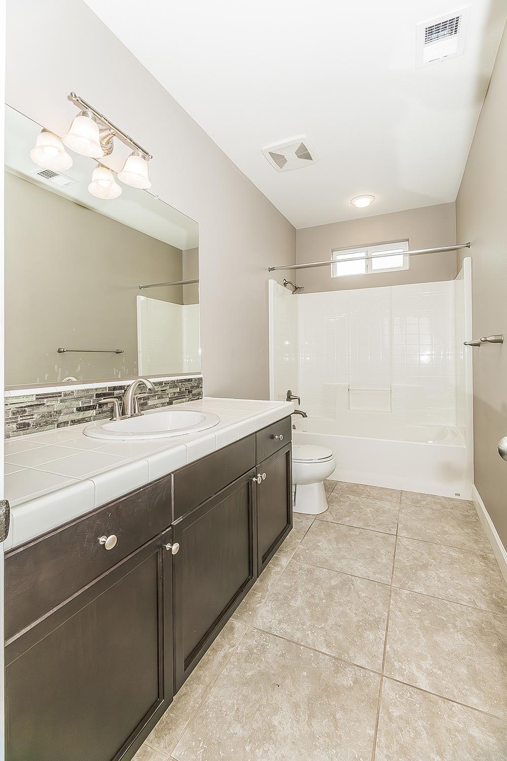 2047 E Makenna Dr, Fresno, CA 93730