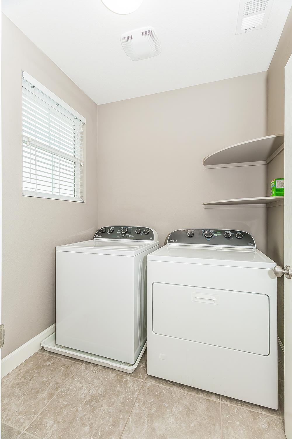 2047 E Makenna Dr, Fresno, CA 93730