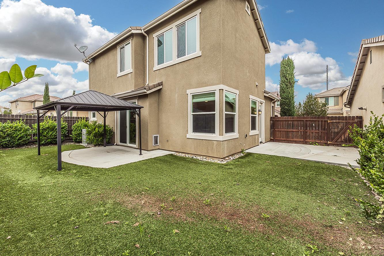 2047 E Makenna Dr, Fresno, CA 93730